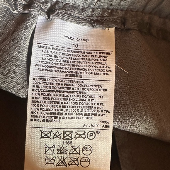 Banana Republic size 10 grey dressy track pant. Elastic tie waist 4 pockets NWT. - Picture 8 of 11